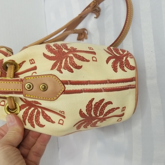 DOONEY & BOURKE SMALL LEATHER CINCH TOP BUCKET BAG WITH PALM TREES (RARE FIND ) - Picture 4 of 9